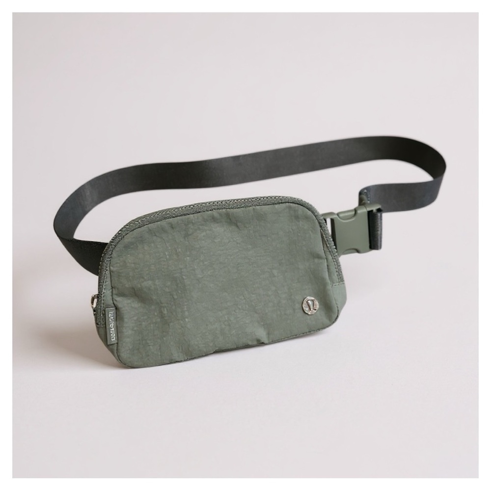 Lululemon Everywhere Belt Bag 1L Grey Sage‎ Crinkle Nylon Limited Edition